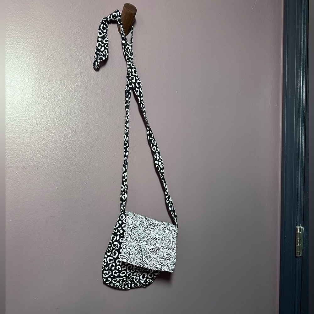 Stylish Black and White Patterned Women's Bag - Picture 5 of 5